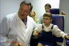 PhotosTVMov/InsideEdition05: Emma has an eye exam